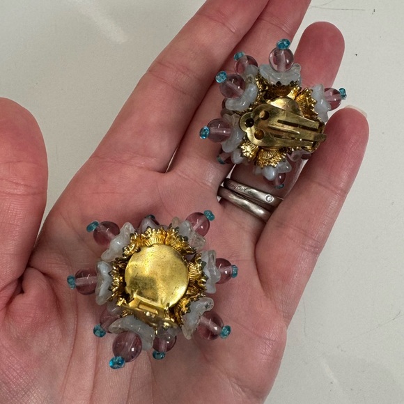 Vintage Molded Glass Floral Earrings - Picture 3 of 3